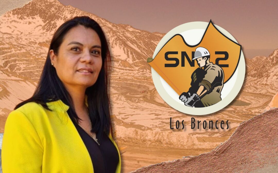 Katherine Ávila junto al logo del Sindicato N° 2 Los Bronces